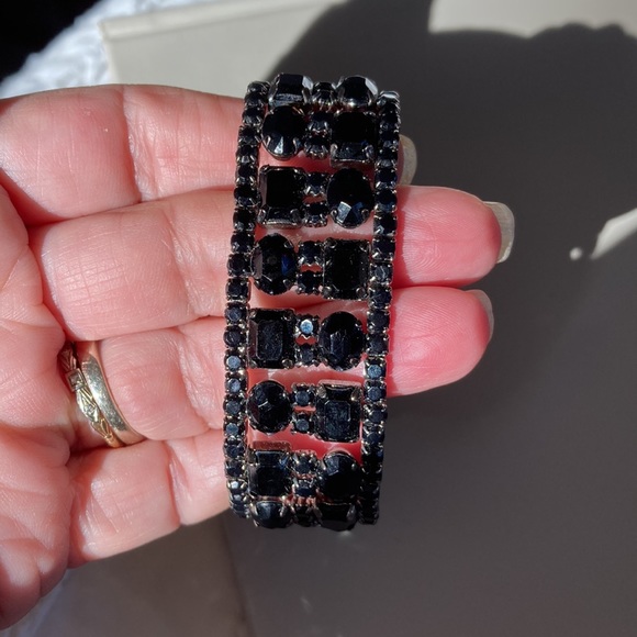 Stretch puzzle bracelet. Black prong set lucite stones. As perfect as new. - Picture 2 of 4